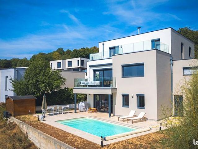 Maison 8 pièces 217 m²