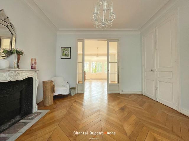 Maison 8 pièces 217 m²