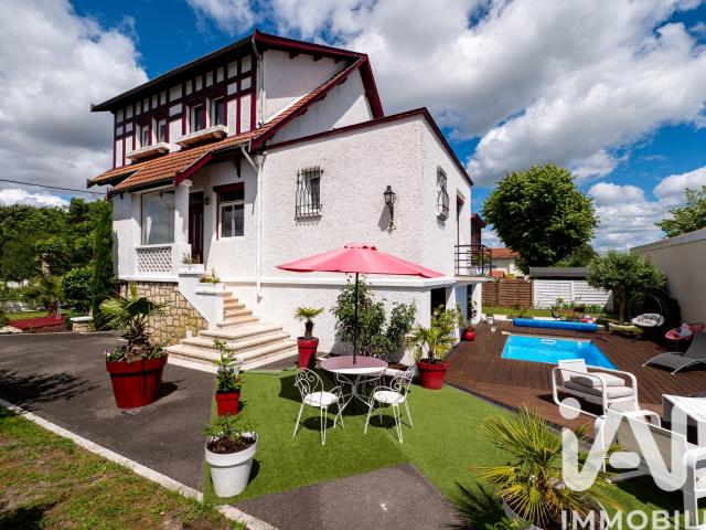 Maison 8 pièces 217 m²