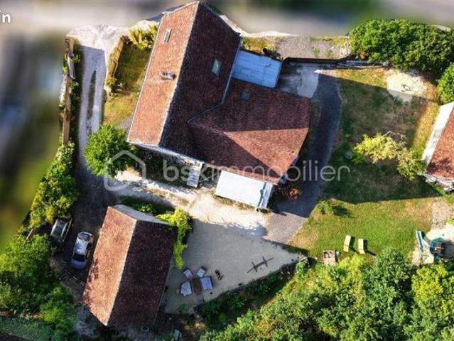Maison 8 pièces 217 m²