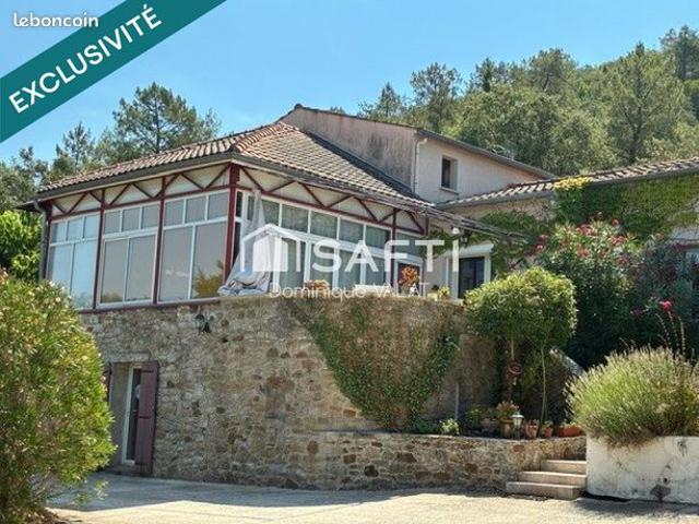 Maison 8 pièces 217 m²