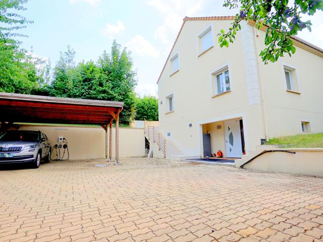 Maison 8 pièces 218 m²