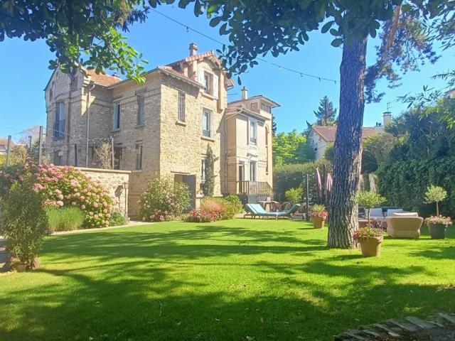 Maison 8 pièces 218 m²