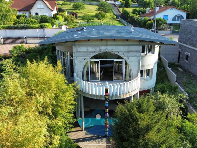 Maison 8 pièces 218 m²