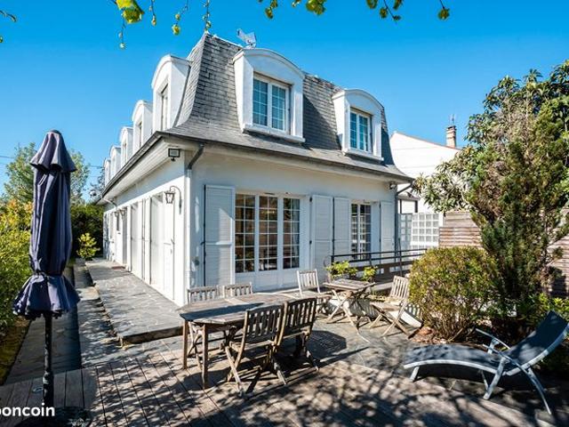 Maison 8 pièces 218 m²
