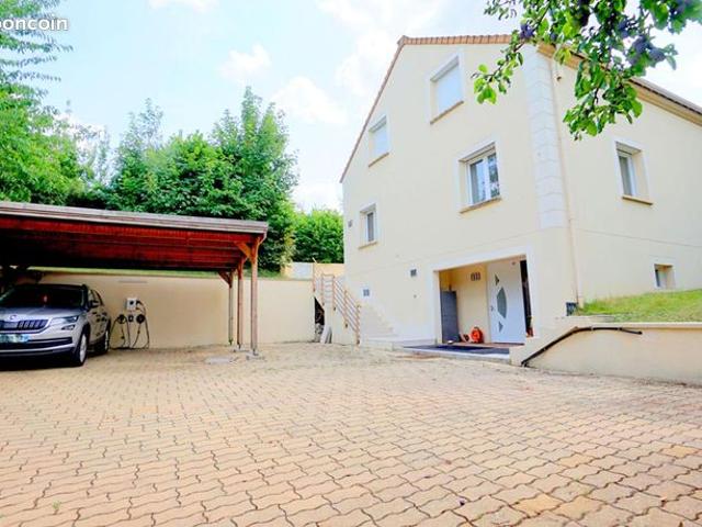 Maison 8 pièces 218 m²