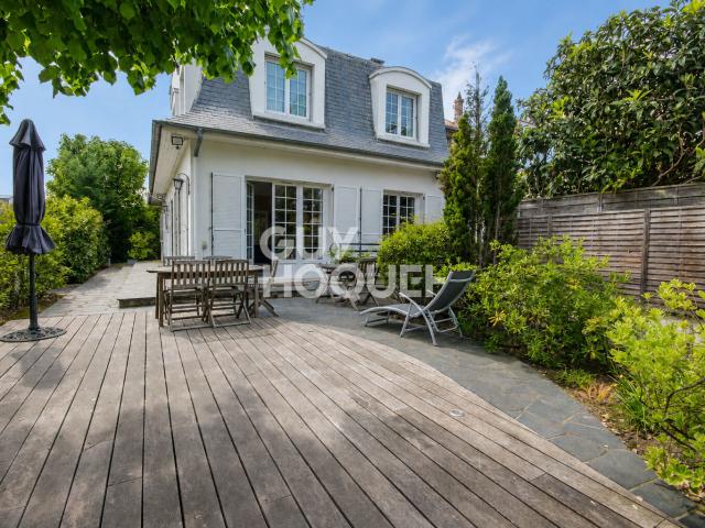 Maison 8 pièces 218 m²