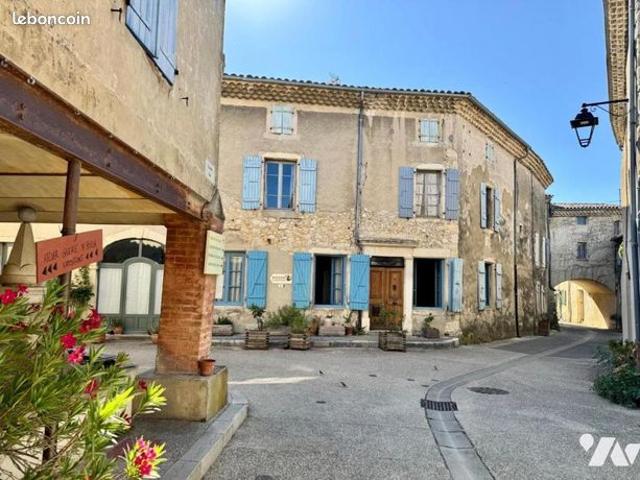 Maison 8 pièces 218 m²