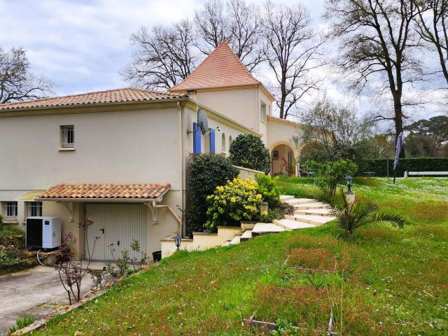 Maison 8 pièces 218 m²