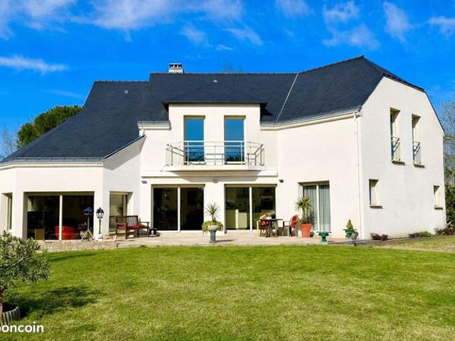 Maison 8 pièces 218 m²