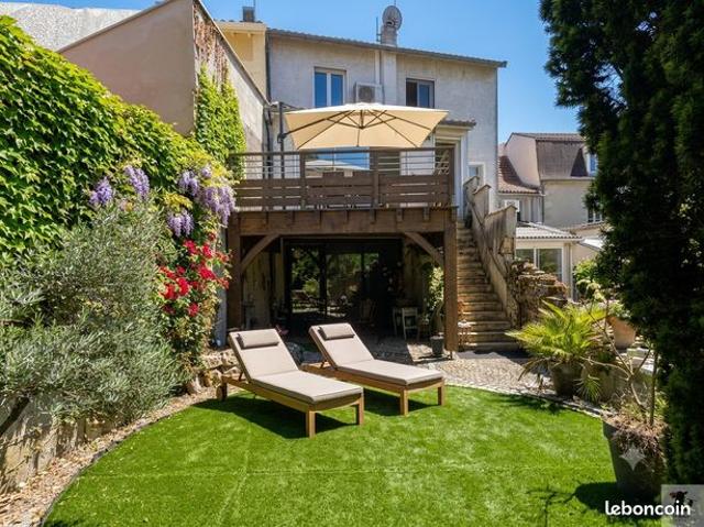Maison 8 pièces 218 m²