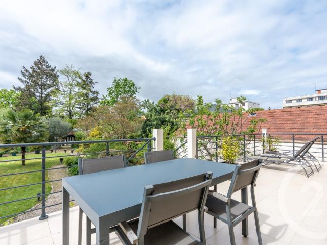 Maison 8 pièces 218 m²