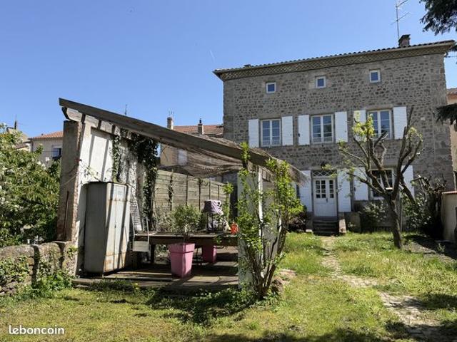 Maison 8 pièces 218 m²
