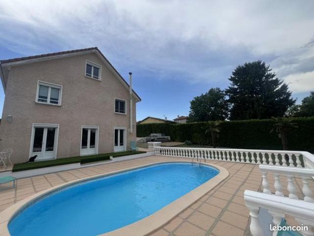 Maison 8 pièces 218 m²