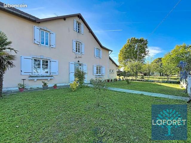 Maison 8 pièces 218 m²