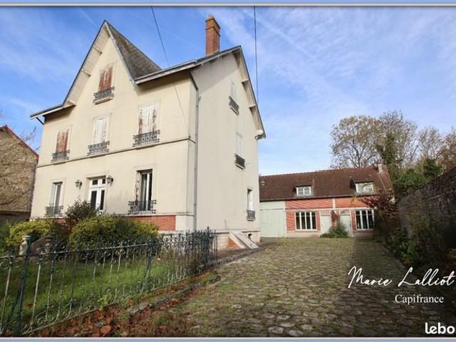 Maison 8 pièces 218 m²