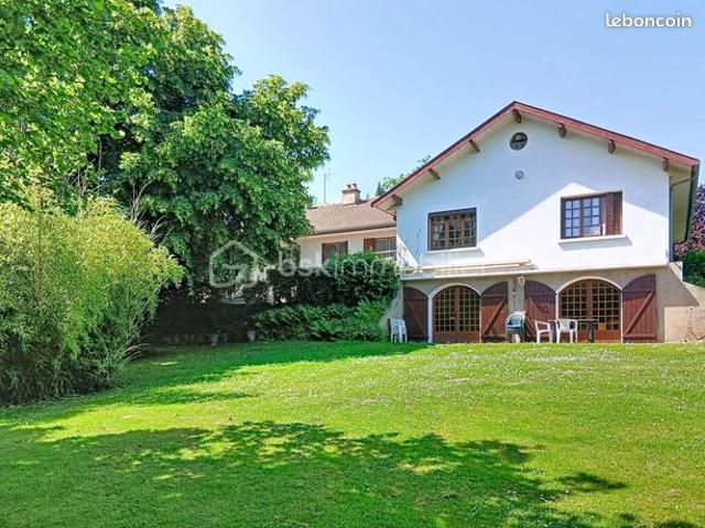 Maison 8 pièces 218 m²