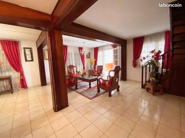 Maison 8 pièces 218 m²