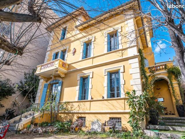 Maison 8 pièces 218 m²