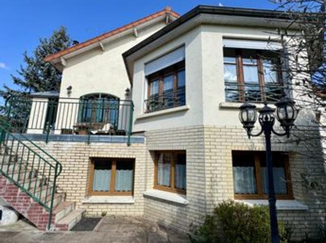 Maison 8 pièces 218 m²