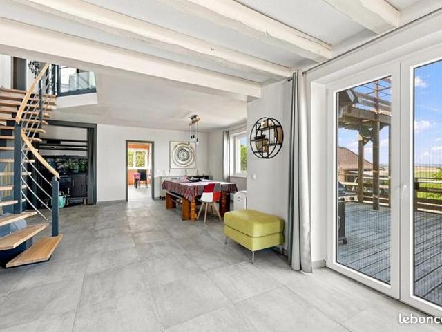 Maison 8 pièces 219 m²