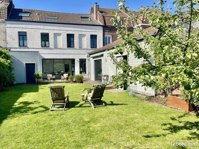 Maison 8 pièces 219 m²