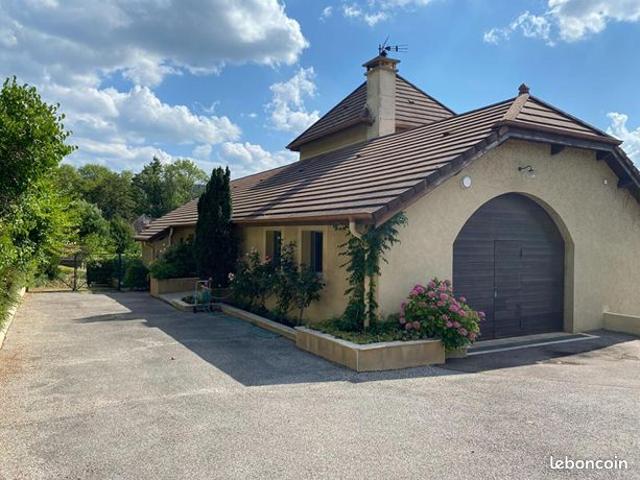 Maison 8 pièces 219 m²
