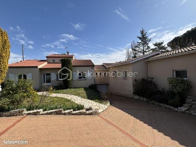 Maison 8 pièces 219 m²
