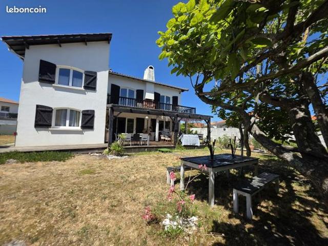 Maison 8 pièces 219 m²