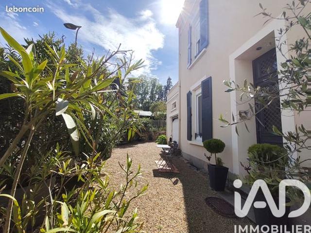 Maison 8 pièces 219 m²