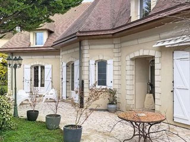 Maison 8 pièces 210 m²