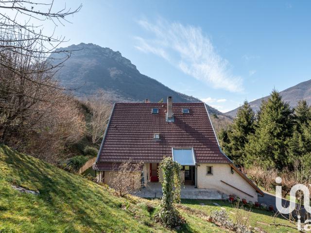 Maison 8 pièces 210 m²