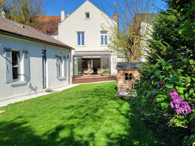 Maison 8 pièces 210 m²