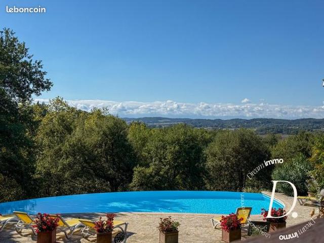 Maison 8 pièces 210 m²
