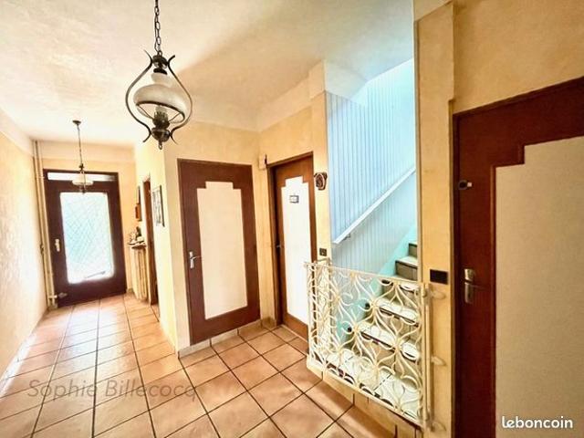 Maison 8 pièces 210 m²