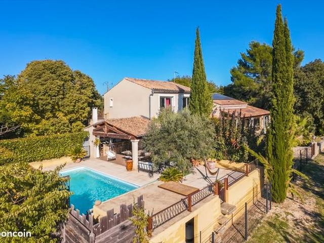 Maison 8 pièces 210 m²