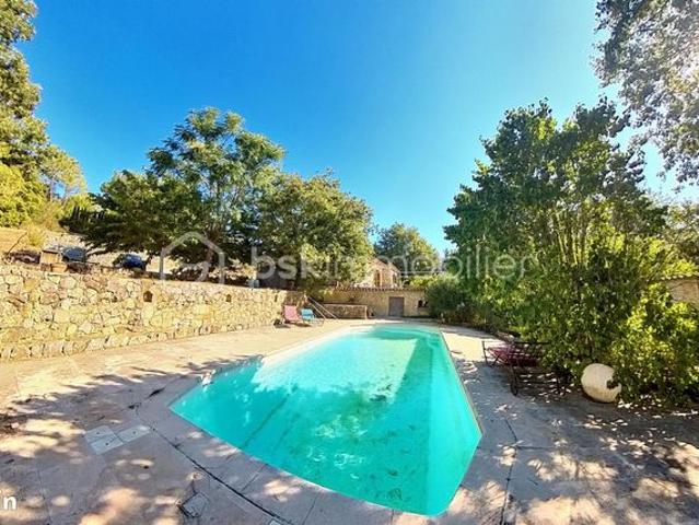 Maison 8 pièces 210 m²