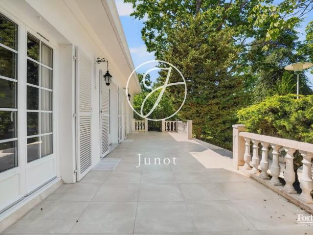 Maison 8 pièces 210 m²