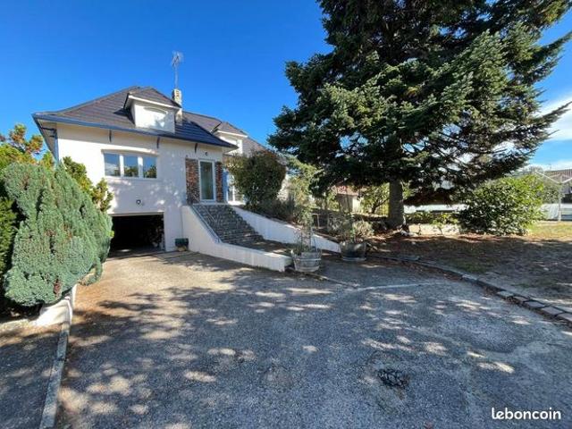 Maison 8 pièces 210 m²