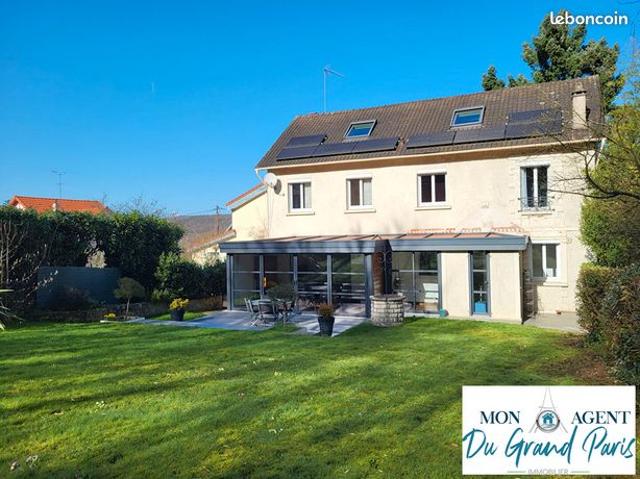 Maison 8 pièces 210 m²