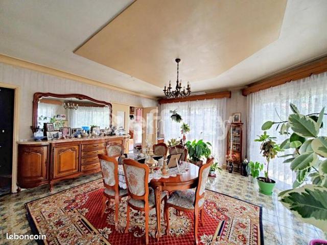 Maison 8 pièces 210 m²