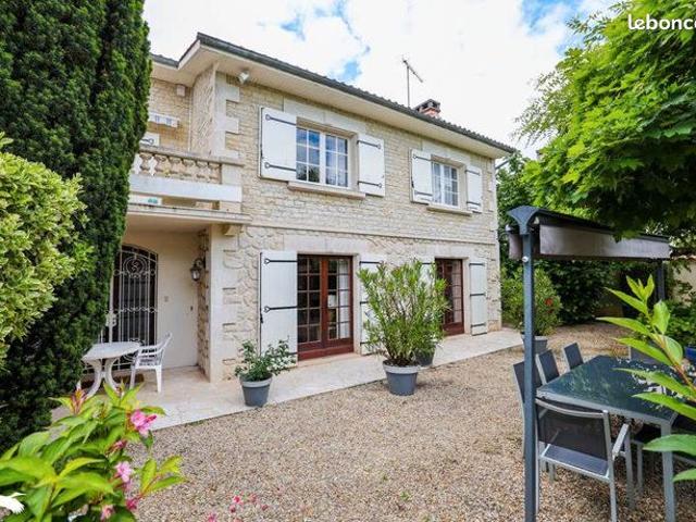 Maison 8 pièces 210 m²