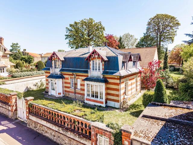 Maison 8 pièces 210 m²