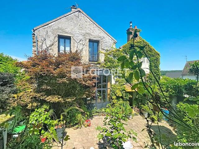 Maison 8 pièces 210 m²