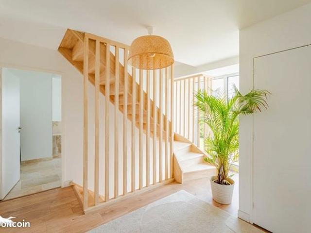Maison 8 pièces 210 m²