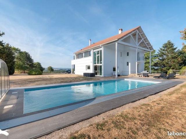 Maison 8 pièces 210 m²