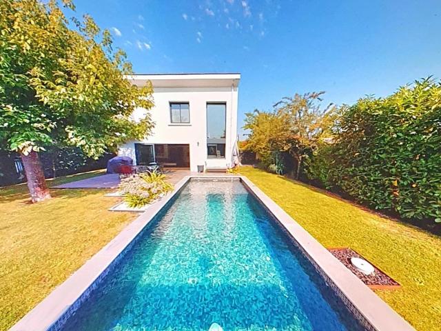 Maison 8 pièces 210 m²
