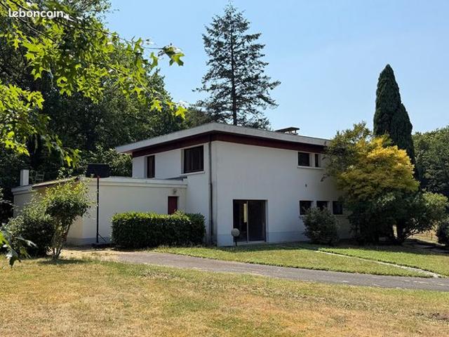 Maison 8 pièces 210 m²