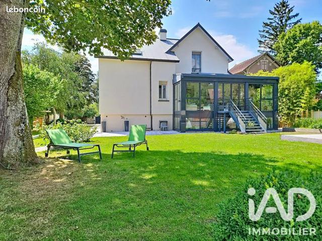 Maison 8 pièces 210 m²