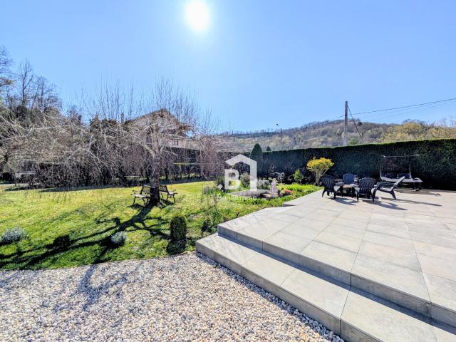 Maison 8 pièces 210 m²